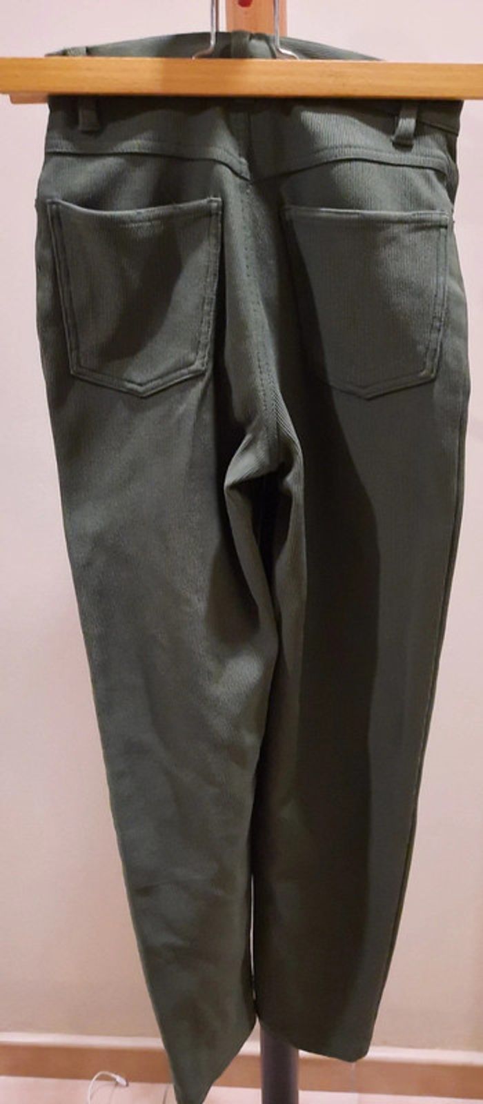 Pantalon femme T. 36 fine côtes - photo numéro 11