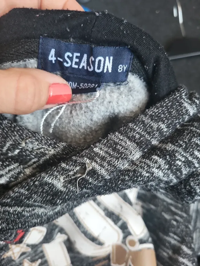 Lot deux Sweats 8ans - photo numéro 7