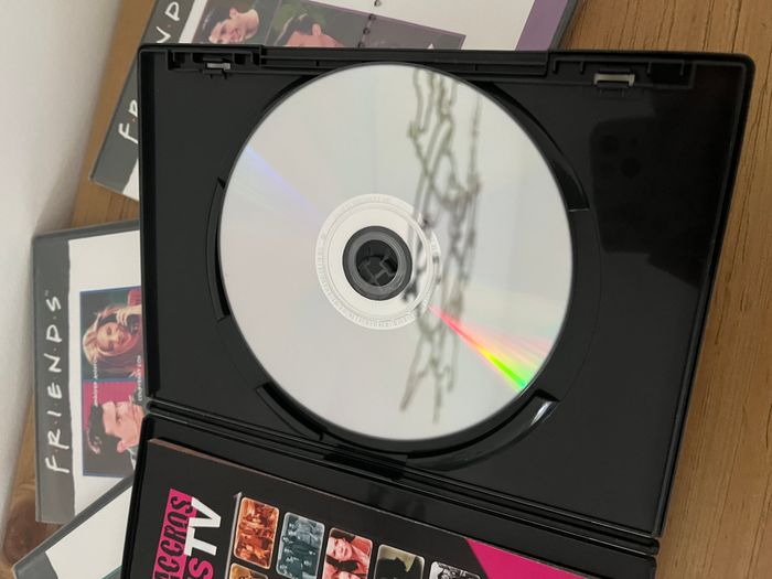 DVD - Friends - Saison 3 épisodes 1 à 12 - photo numéro 4