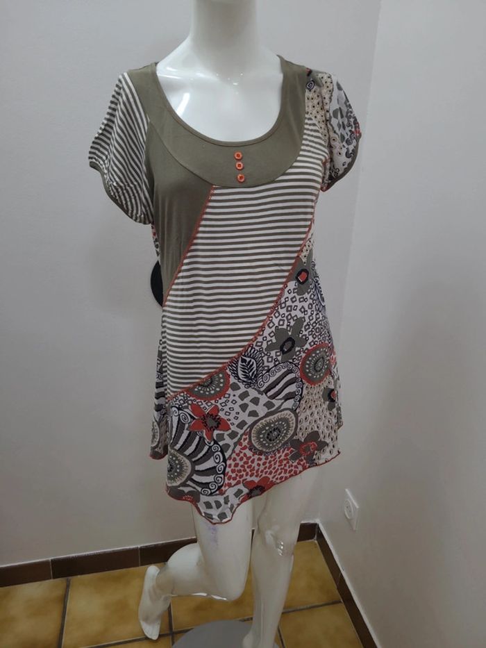 Jolie tunique taille 3 - photo numéro 2