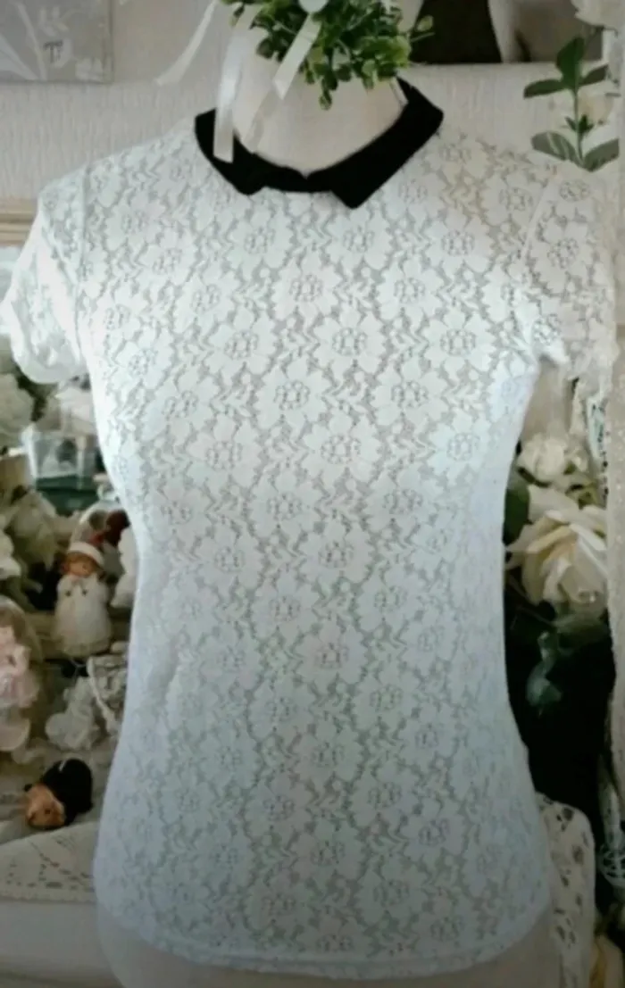 Haut en dentelle blanche et col noir Mim Taille 38 - photo numéro 2