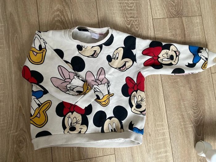 Pull chaud minnie Mickey Zara - photo numéro 2