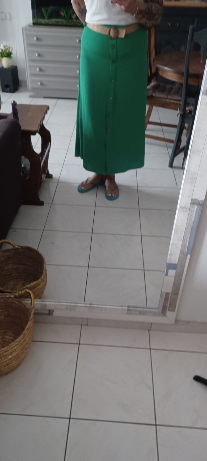 Très jolie jupe longue avec une ceinture femme T U