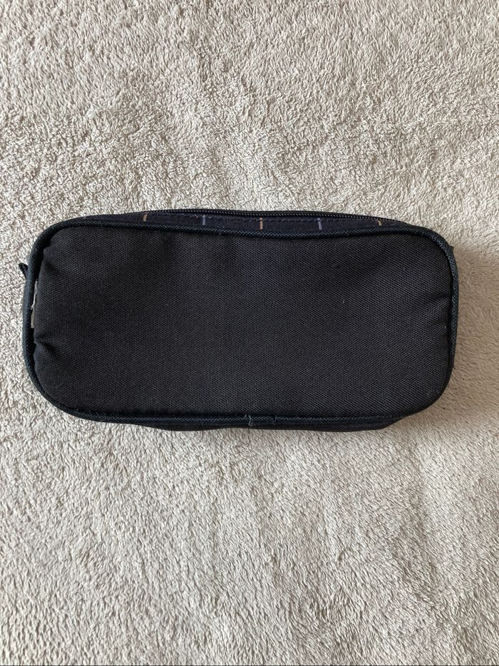 Trousse scolaire - photo numéro 2