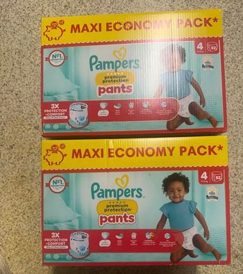 Deux cartons de couches Pampers taille 4 