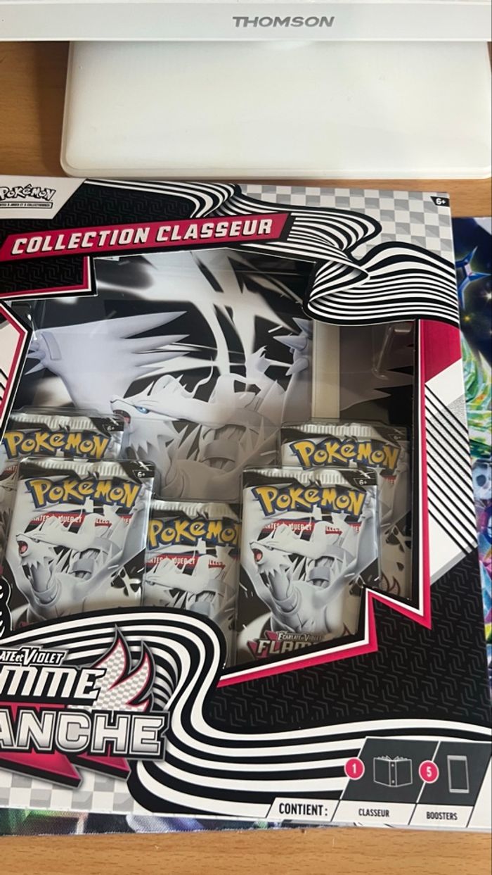 Coffret classeur Pokémon Flamme blanche Ev10.5 - photo numéro 3