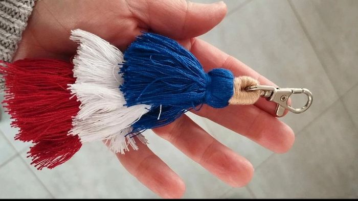 Porte clés  bleu blanc  rouge france - photo numéro 3