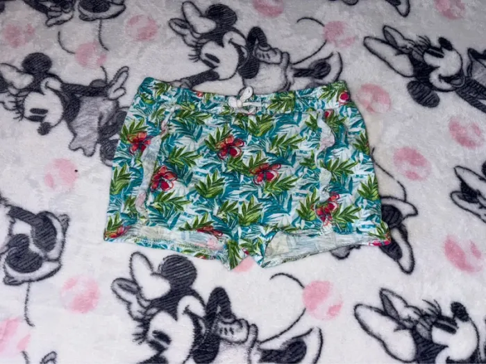 Short fille