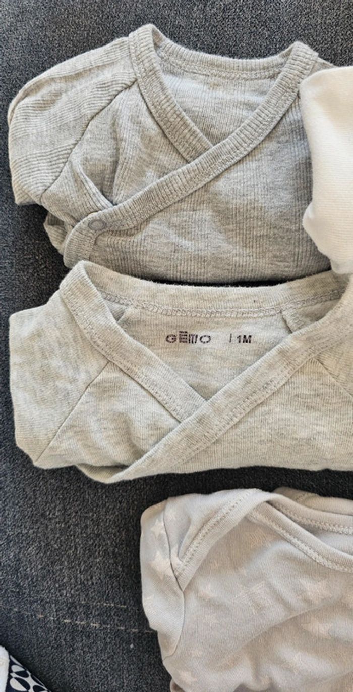 Lot body taille 1 mois - photo numéro 2