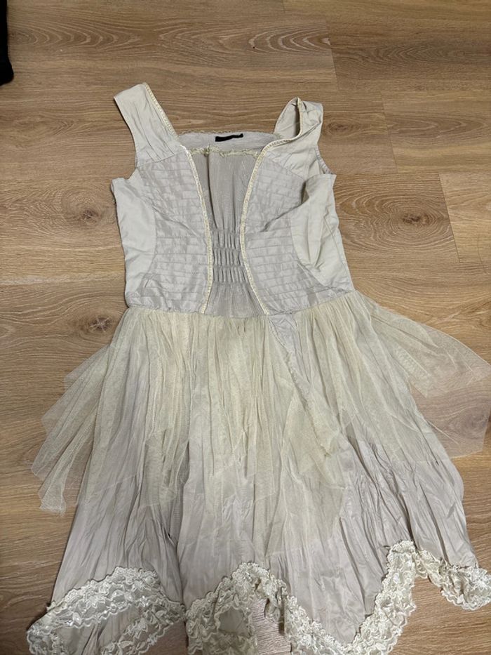 Robe beige dentelle et tulle