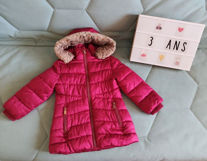 Manteau violet à capuche