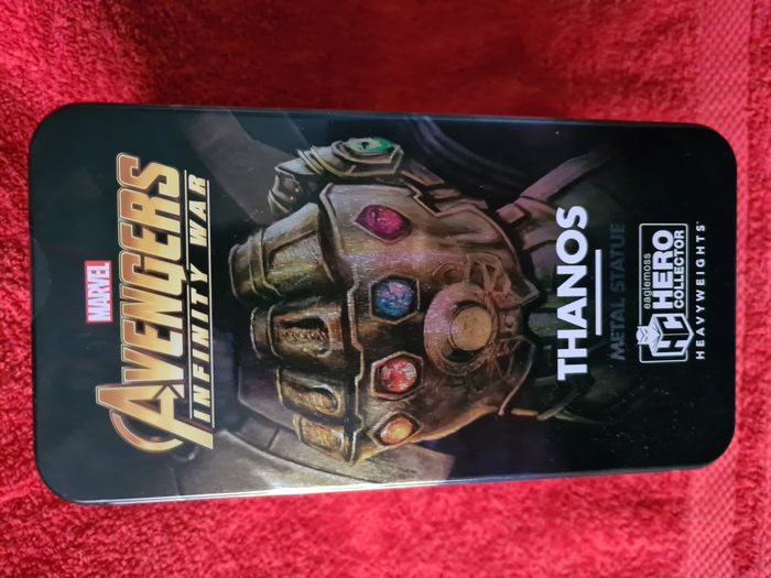 Thanos Figurine Metal statue Marvel Heavyweights Boite Métal