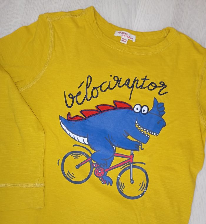 Tee-shirt moutarde motif dinosaure en relief DPAM 
T. 10 ans - photo numéro 2