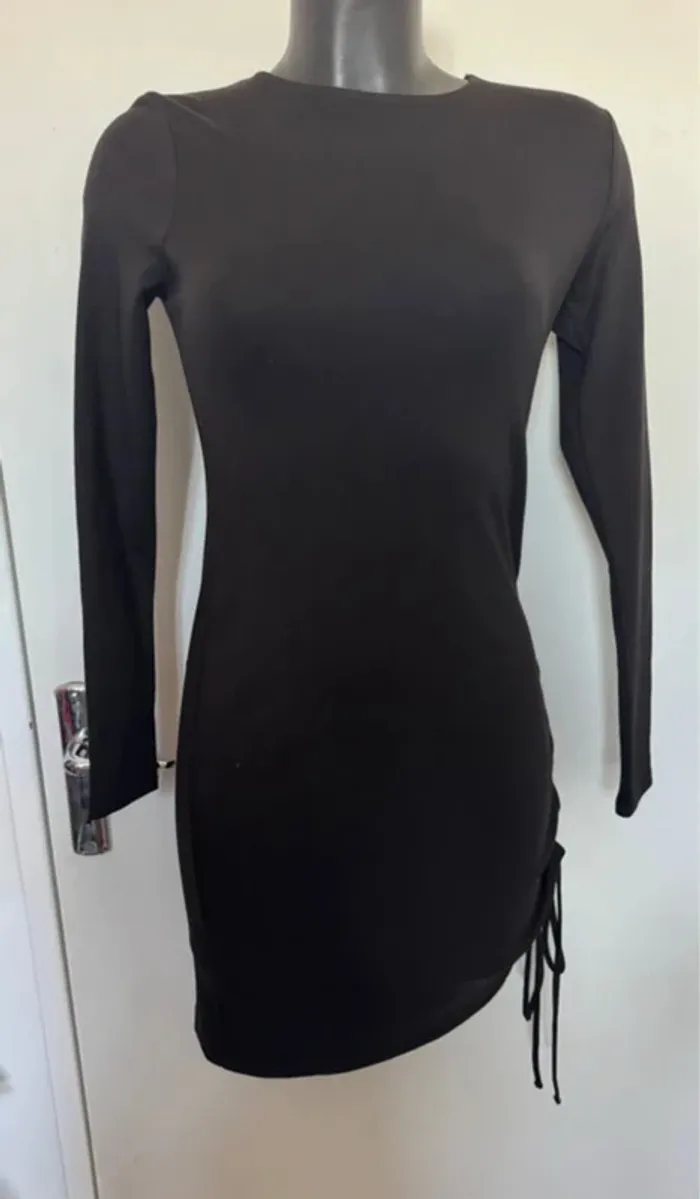 Robe noire sexy moulante neuve 38 - photo numéro 2