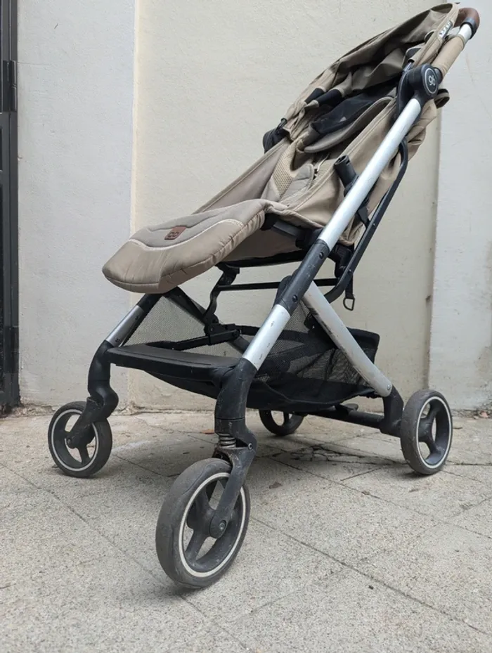 Poussette compacte gb Qbit+ All-City beige – pliable, légère, urbaine