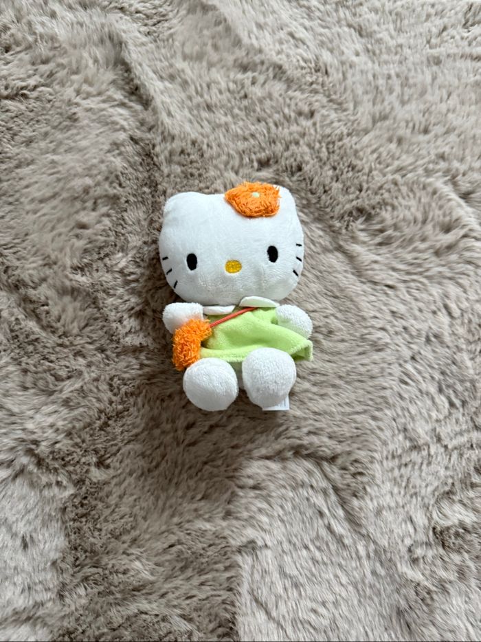 Petite Peluche Hello Kitty