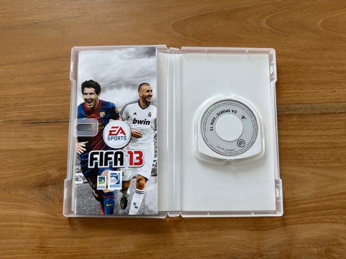 Lots de 2 jeu psp FIFA 11 et 13 - photo numéro 6