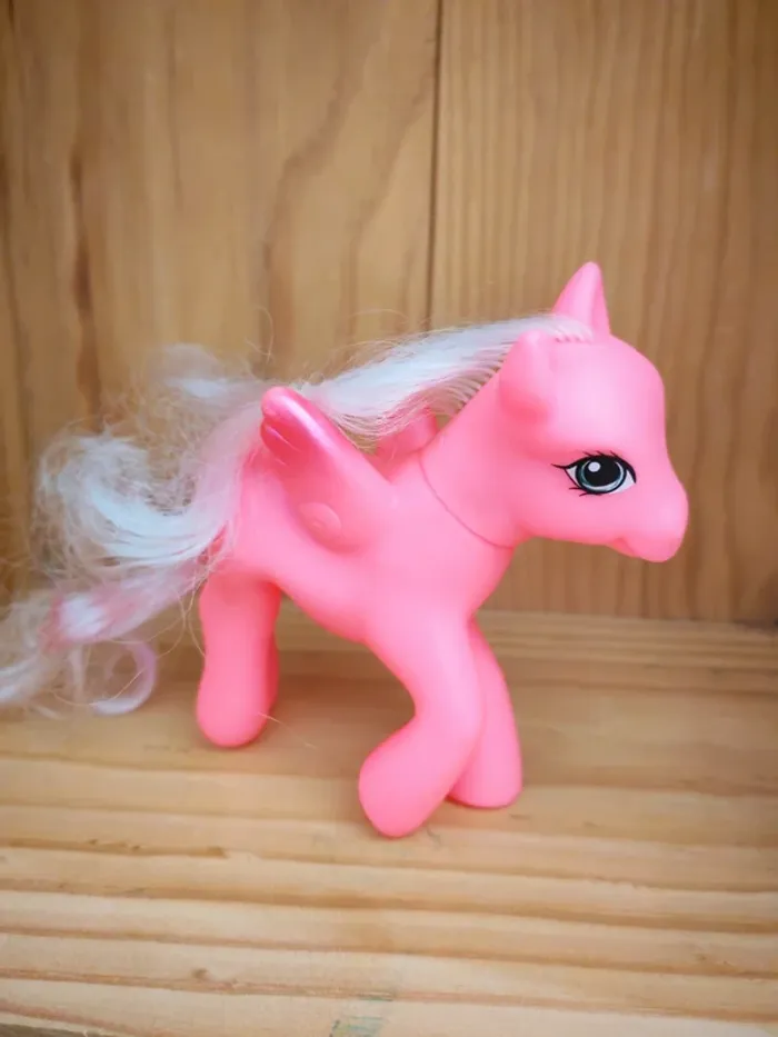 Petit poney rose pétant crinière blanche - photo numéro 2