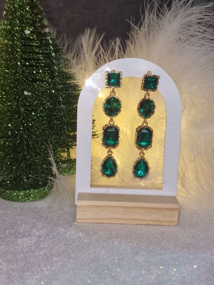 Boucles d'oreilles incrustées cristaux - photo numéro 3