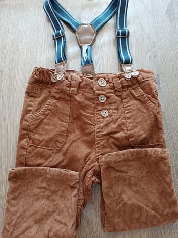 Pantalon à bretelles