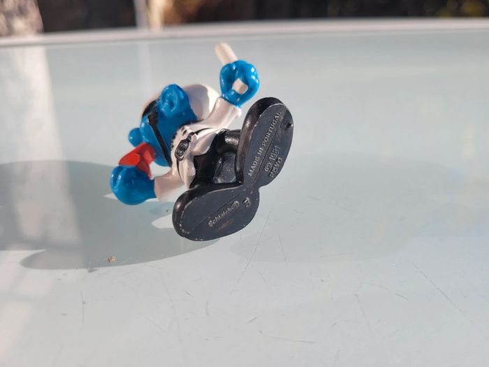 Figurines anciennes Schtroumpfs : patineur, policier, étudiant, bébé S. avec hochet - photo numéro 16
