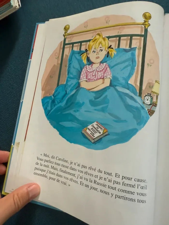 Livre rare Caroline et ses amis - Hachette - en Russie damiers - photo numéro 8