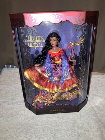 Poupée édition limitée Designer Esmeralda Disney