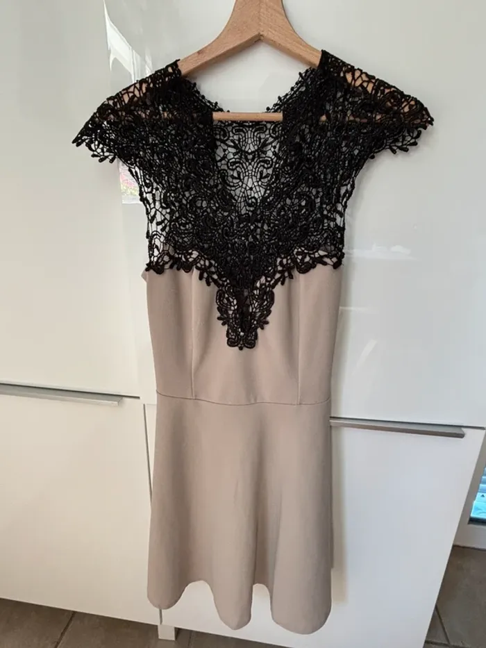 Robe avec dentelle taille S
