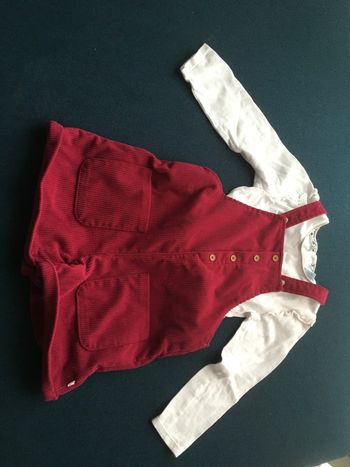 Salopette courte velours rouge + tee shirt blanc