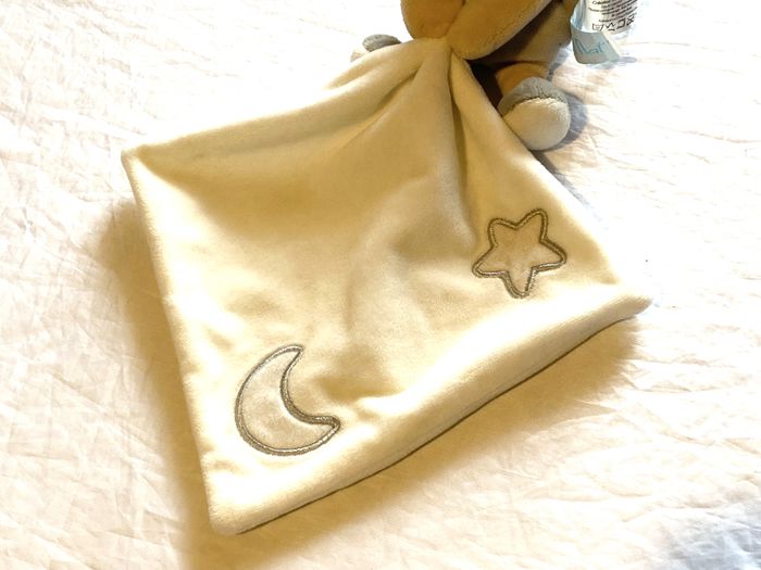 Petit Ourson Marron Doudou Petit Bonnet Nuit Mouchoir Blanc Lune Etoile Peluche Petits Enfants Bébés - photo numéro 4