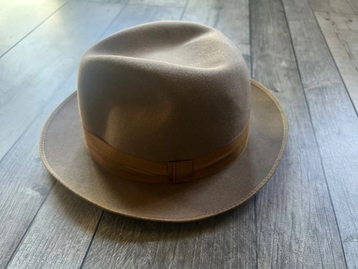 Chapeau vintage taille sur photo - photo numéro 11