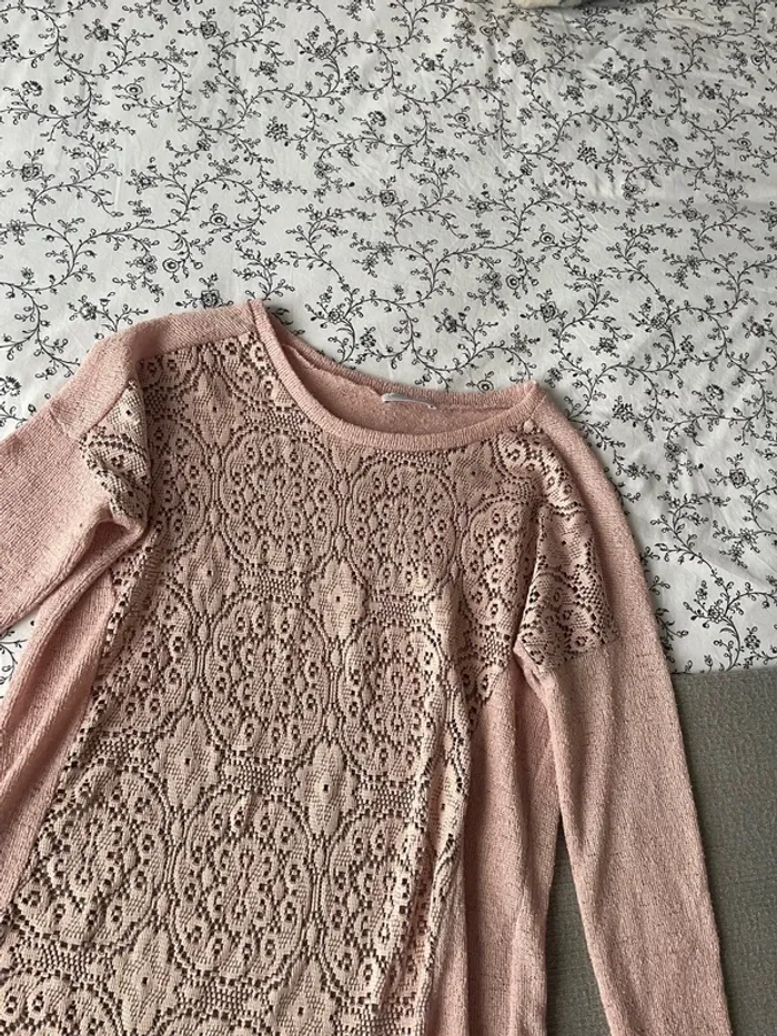 Pull rose pale et dentelle - photo numéro 3