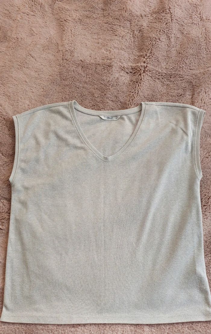 Tee-shirt only