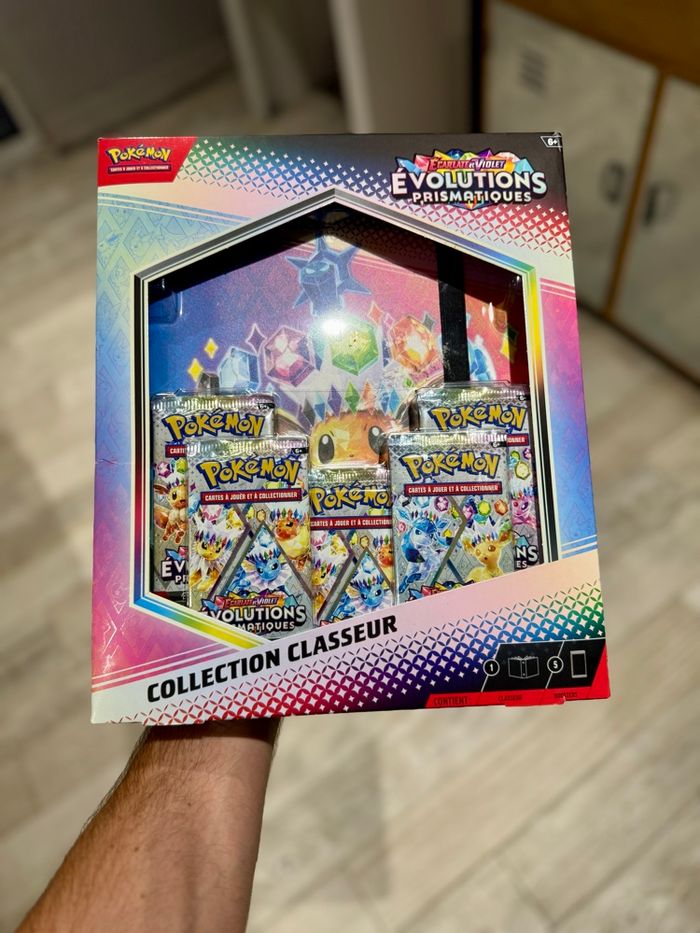 [NEUF] Coffret Classeur Pokémon Évolutions Prismatiques EV8.5