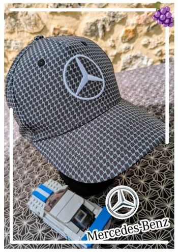 Casquette noire style sport auto