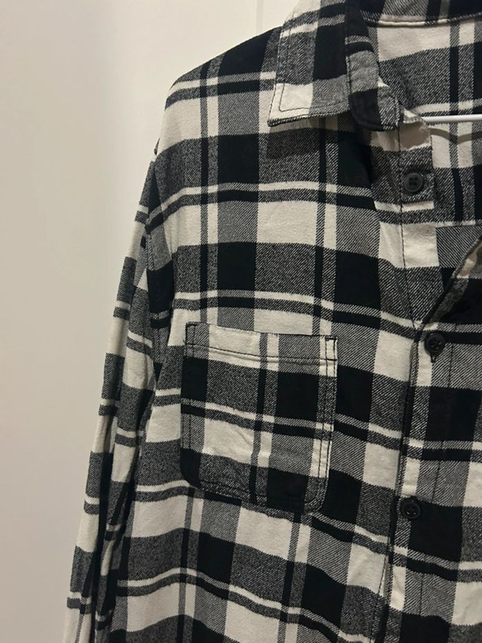 563 - chemise épaisse à carreaux noirs et blancs - photo numéro 4