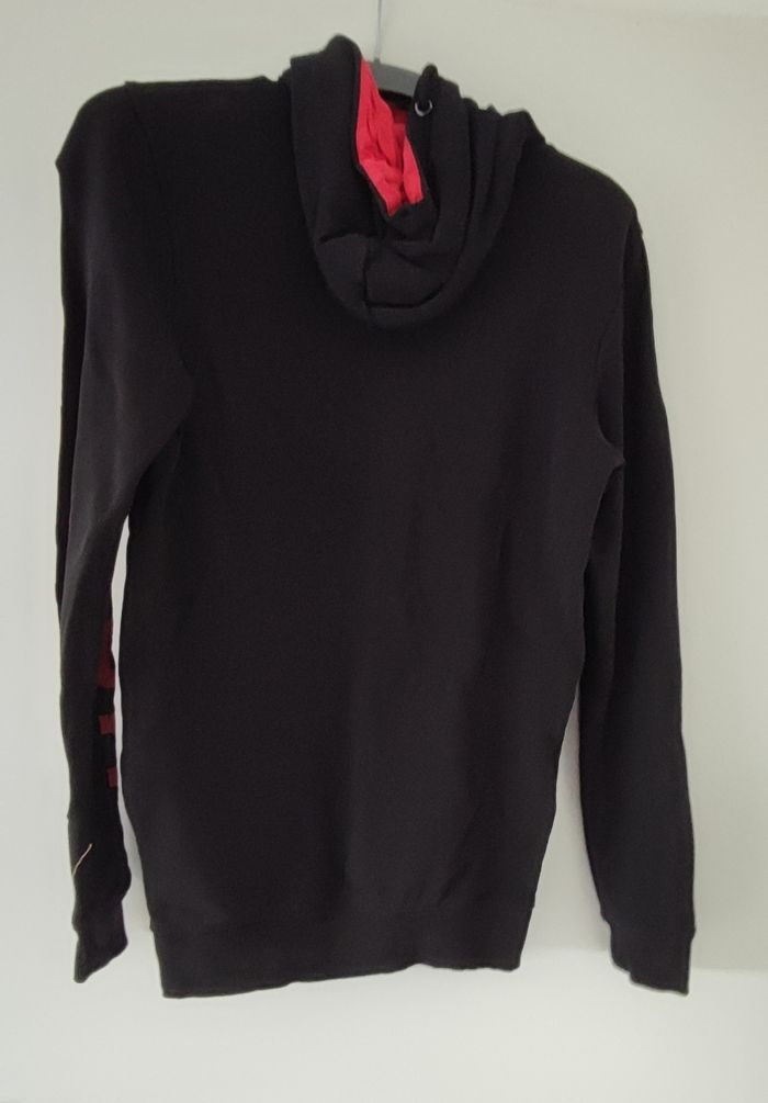Pull noir et rouge T 16 ans - photo numéro 2
