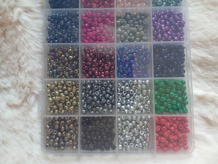 Neuf: Lot Perles rocaille multicoloris mat/brillant+ Fils - photo numéro 7