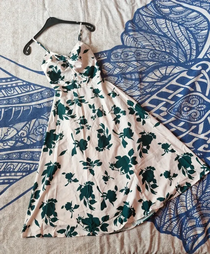 Très belle robe été dos nu, imprimé floral - photo numéro 3