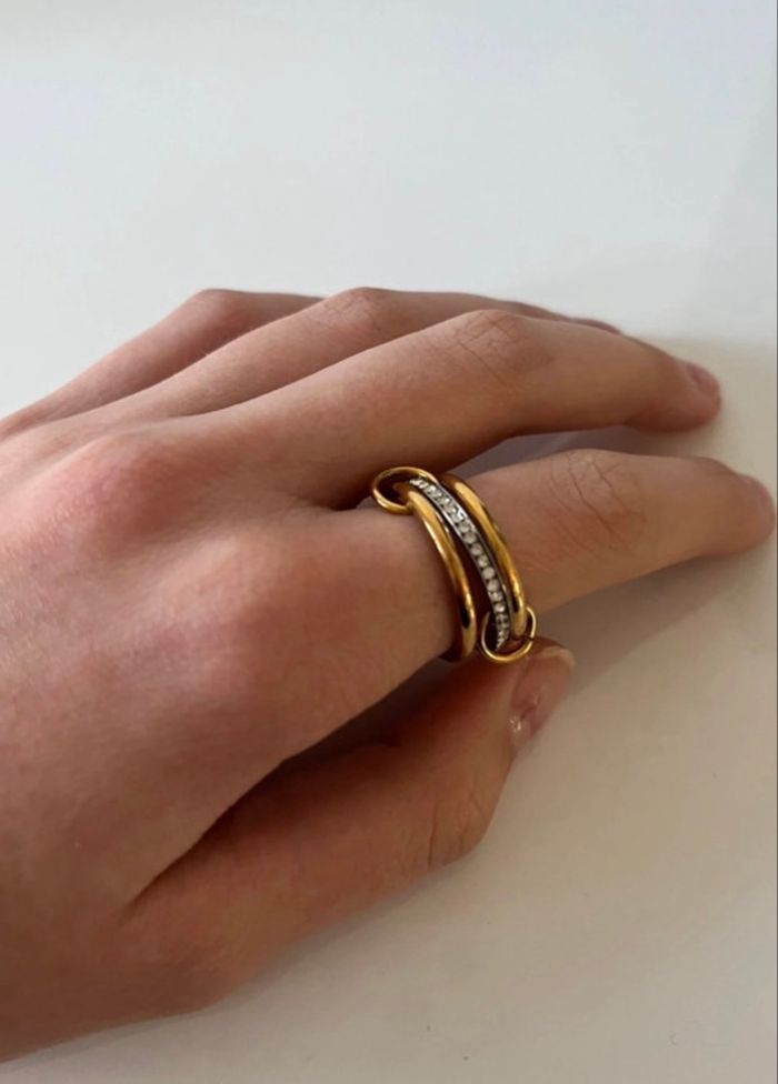 Bague dorée multi-anneaux avec strass – style minimaliste tendance - photo numéro 4