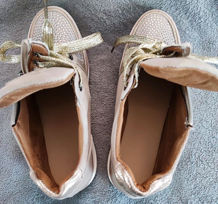 Baskets T36 taupe strass et doré.
