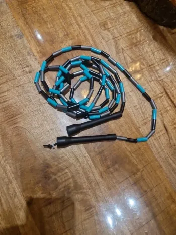 Corde a sauter 120 g neuve réglable