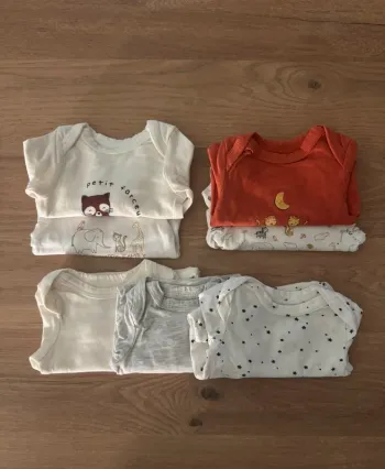 Lot de 7 bodies - Taille 0 mois