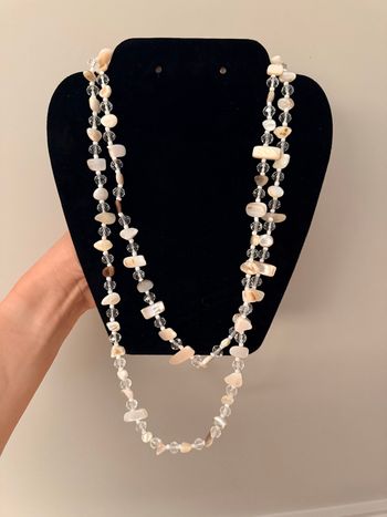 Long collier perles crème beige et transparentes