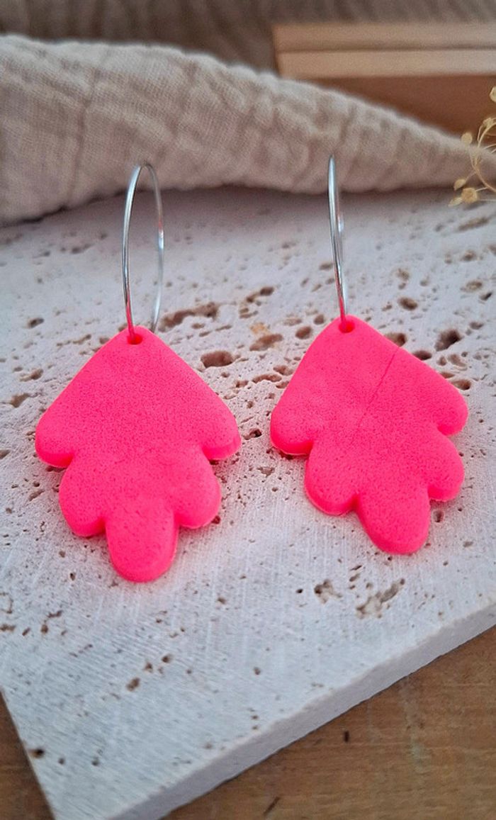 Boucles d’oreilles Feuille Rose Fluo – Création artisanale & unique - neuve 🌿 - photo numéro 6