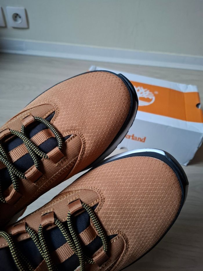 Timberland t.44,5 Imperméables, Neuf jamais porte, légères, valeur 140euro - photo numéro 4