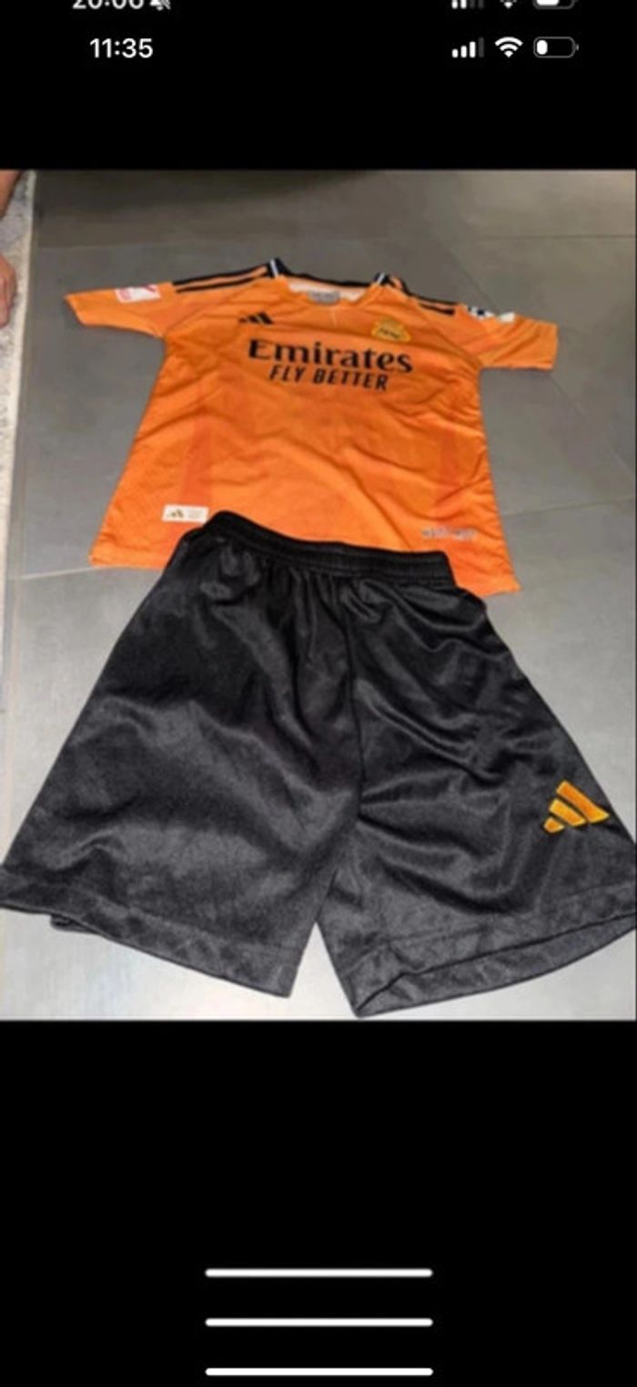 Maillot de foot taille 140 bonne etat - photo numéro 2