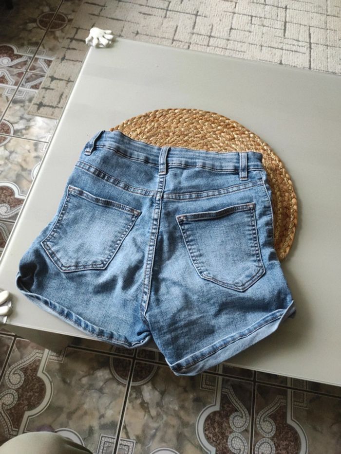 Short en jeans taille 32 - photo numéro 3