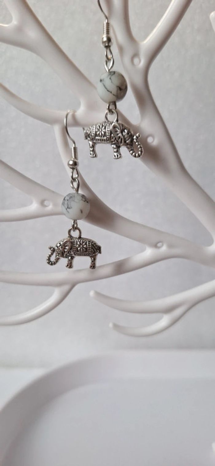 Boucles d'oreilles éléphant perle blanche - photo numéro 3