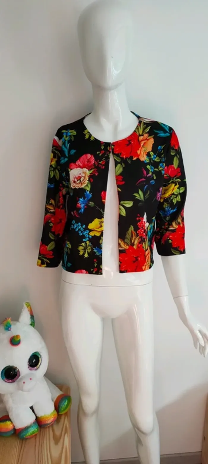 Veste manches 3/4 fleurie, couleurs vives - photo numéro 2
